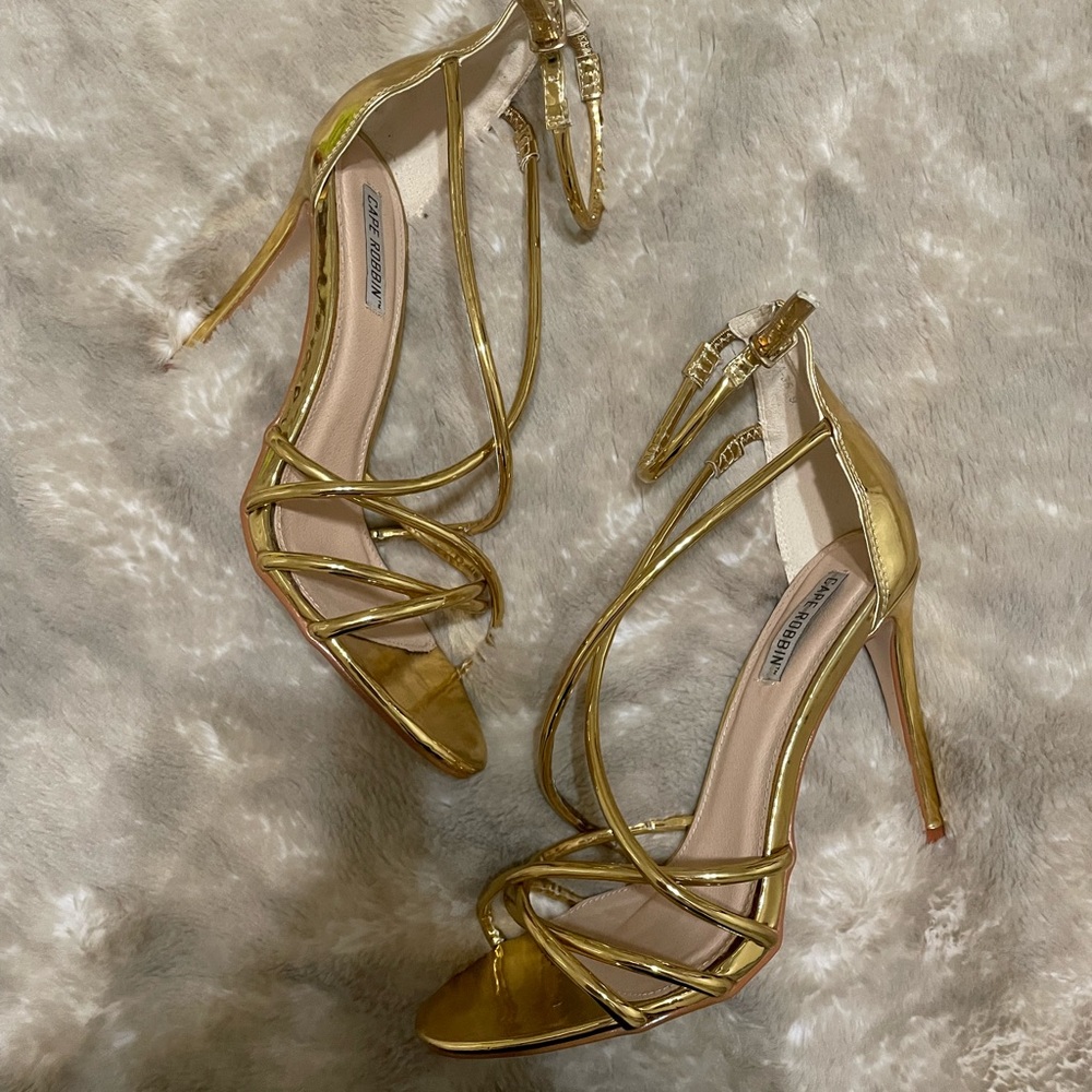 Strappy gold cape robbins heel